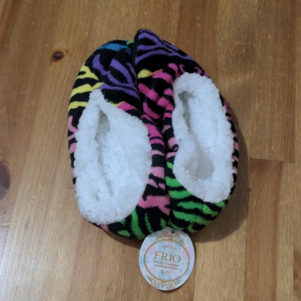 NWT Frio sherpa lining and grip dot bottom zebra warm soft winter slipper unisex
